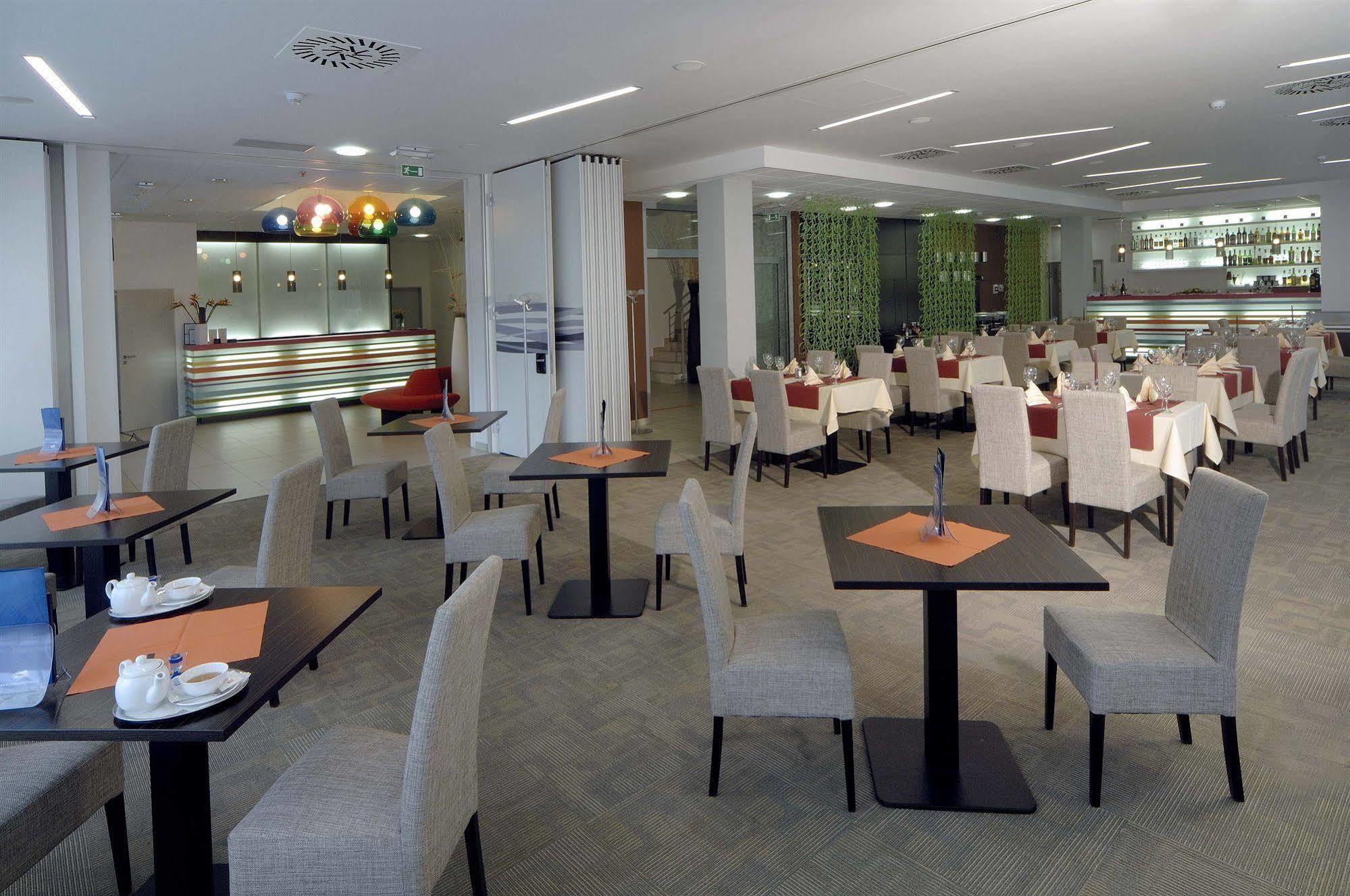 Hotel Euro Pardubice Extérieur photo