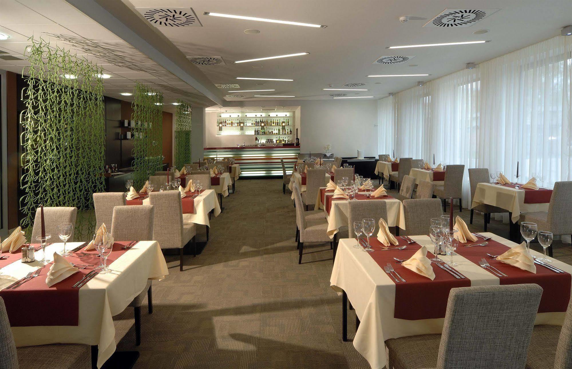 Hotel Euro Pardubice Extérieur photo