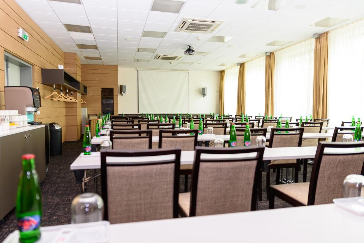 Hotel Euro Pardubice Extérieur photo