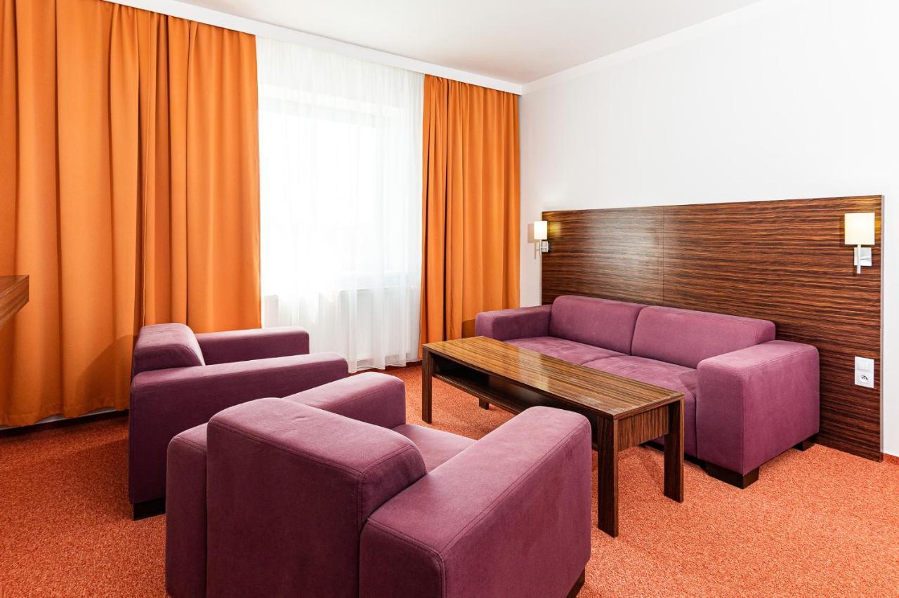 Hotel Euro Pardubice Extérieur photo