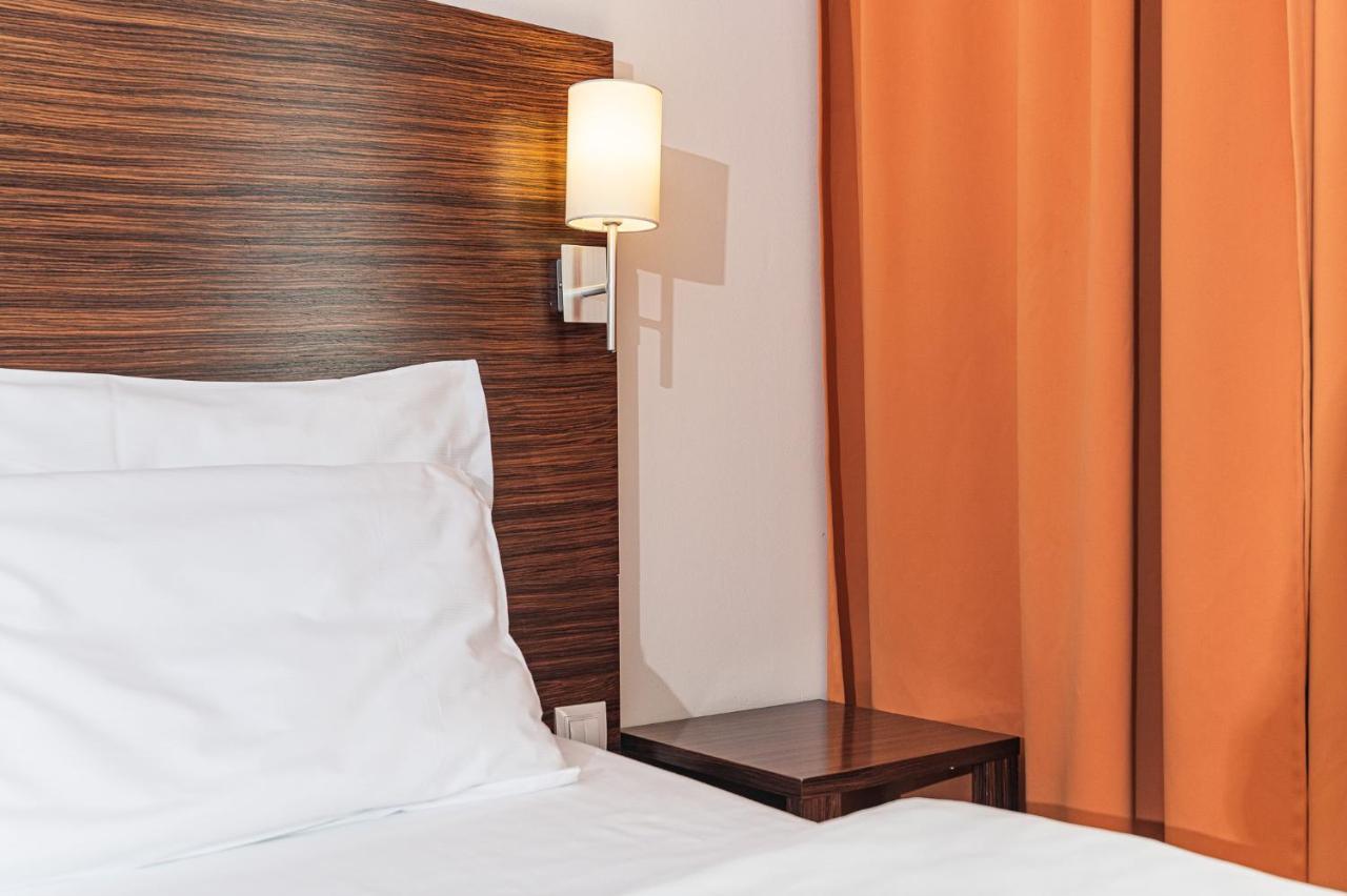 Hotel Euro Pardubice Extérieur photo